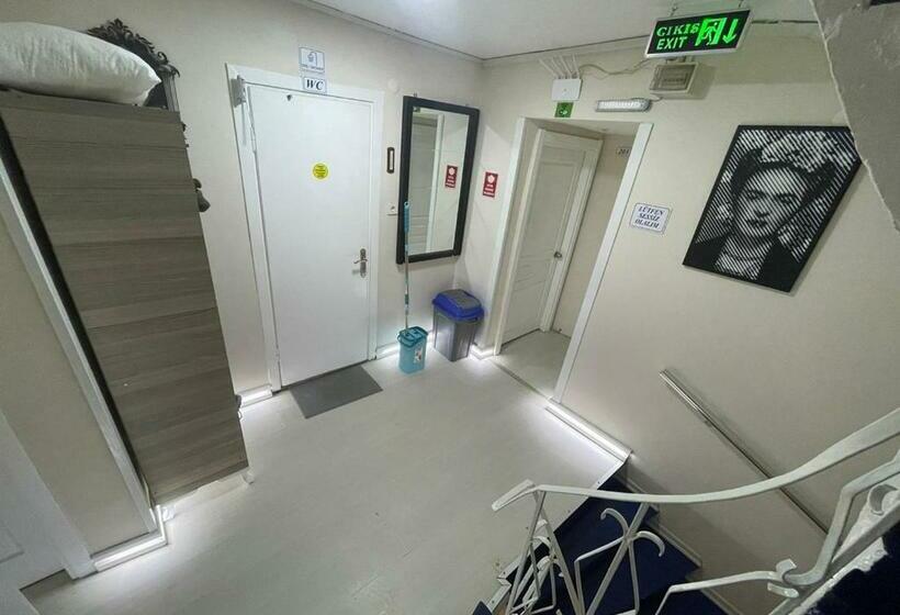 ホテル Meydan Pansiyon Uskudar