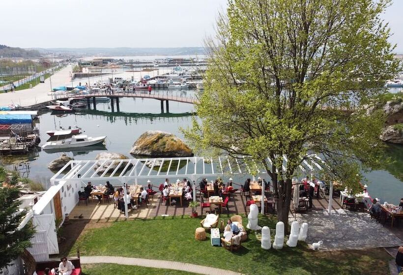 بنسيون Lotus Restaurant & Home