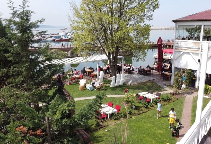 بنسيون Lotus Restaurant & Home