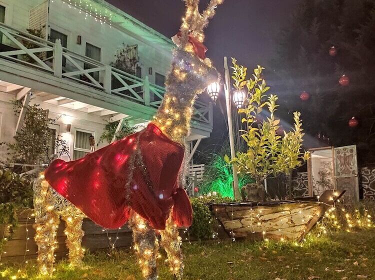 بنسيون Lotus Restaurant & Home