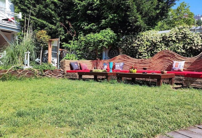 بنسيون Lotus Restaurant & Home