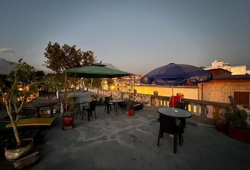 פנסיון Orkkowasi Backpackers