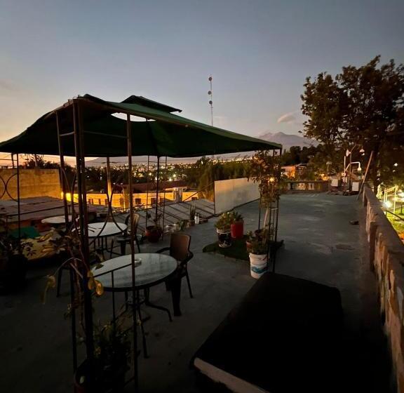 פנסיון Orkkowasi Backpackers