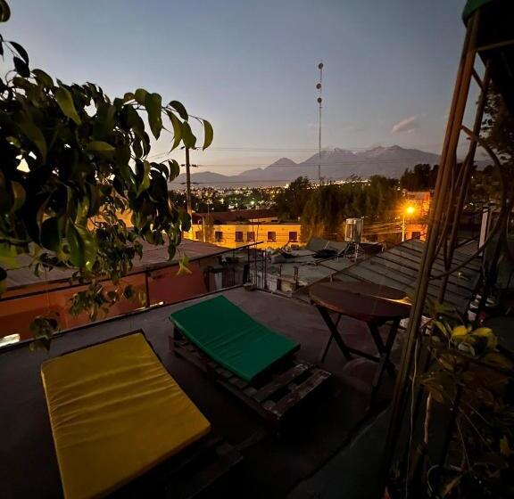 פנסיון Orkkowasi Backpackers