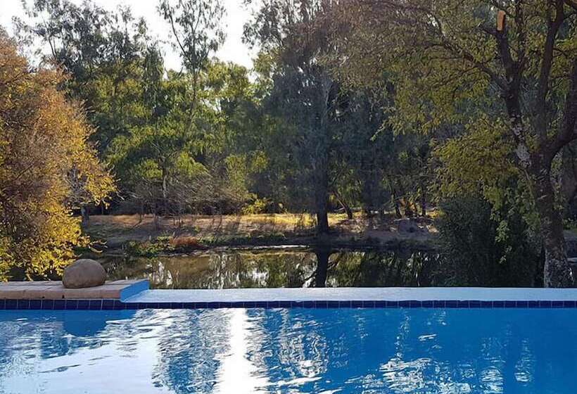 ペンション River Rock Lodge