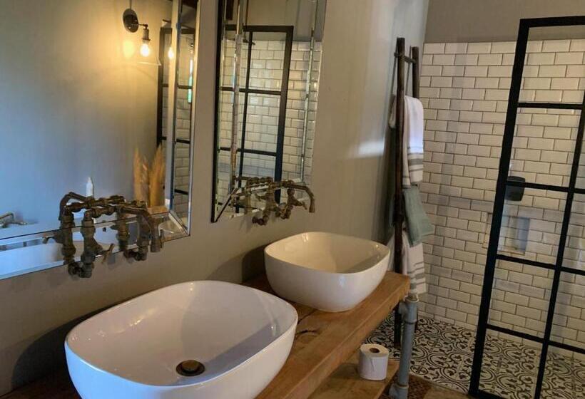 پانسیون The Farmstead