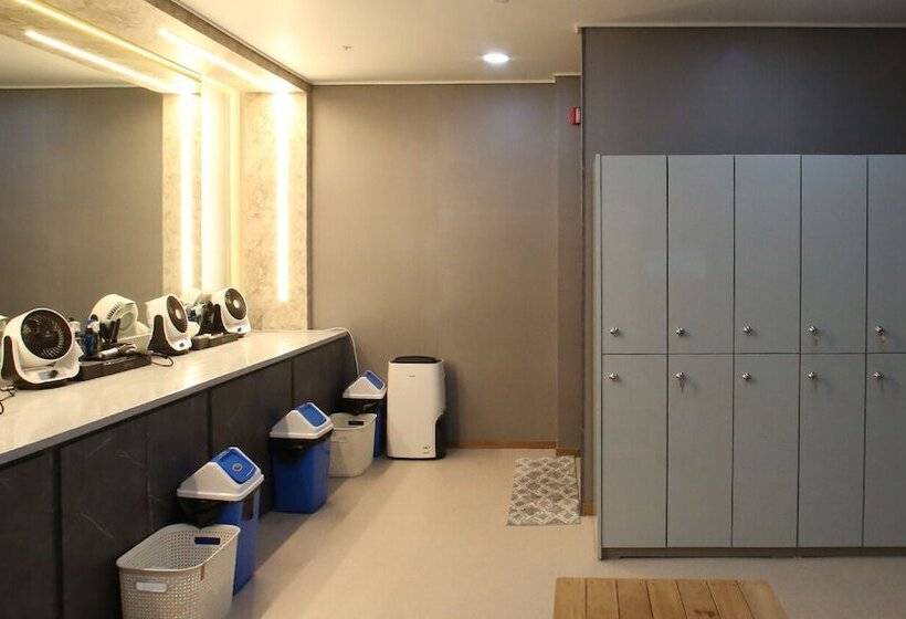 リゾートホテル Geochang Surfing Park