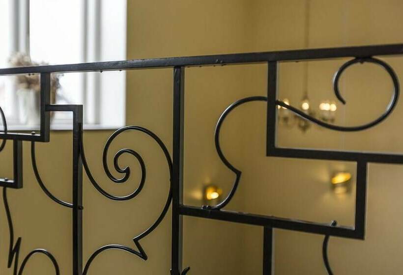 Отель Tidaholm Stadsl