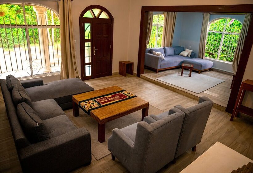 تختخواب و صبحانه Charming Eco Homestay Near Kilimanjaro International Airport