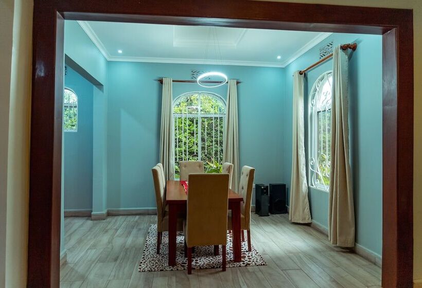 تختخواب و صبحانه Charming Eco Homestay Near Kilimanjaro International Airport