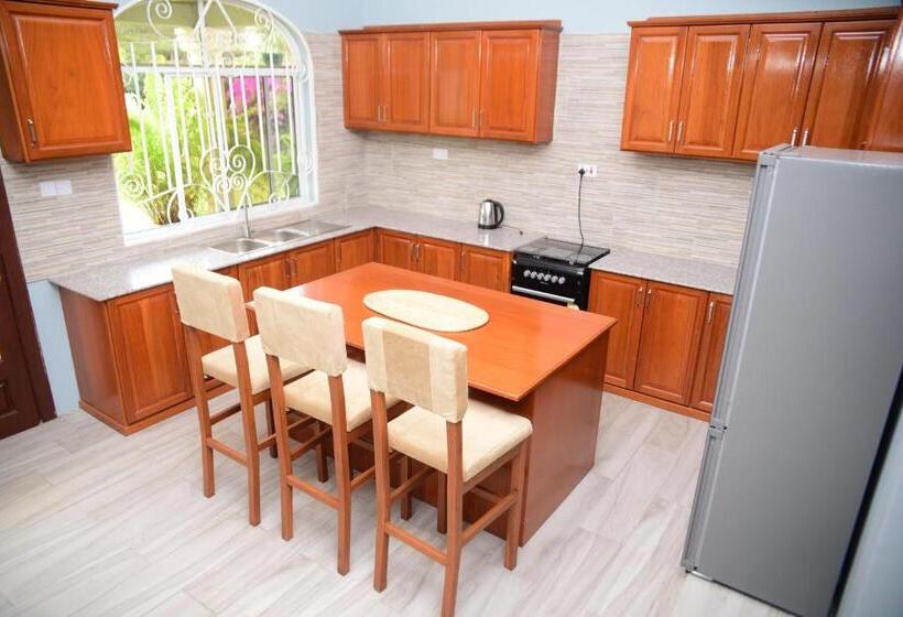 تختخواب و صبحانه Charming Eco Homestay Near Kilimanjaro International Airport