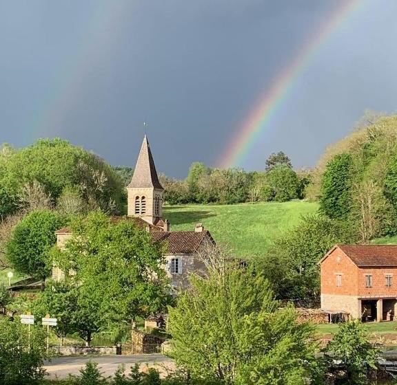 ベッドアンドブレックファースト Noubar