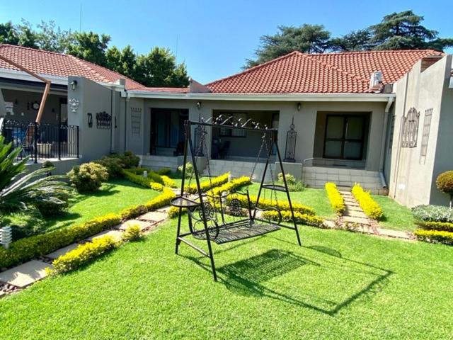 住宿加早餐  Oaklands Inn And Conference Centre