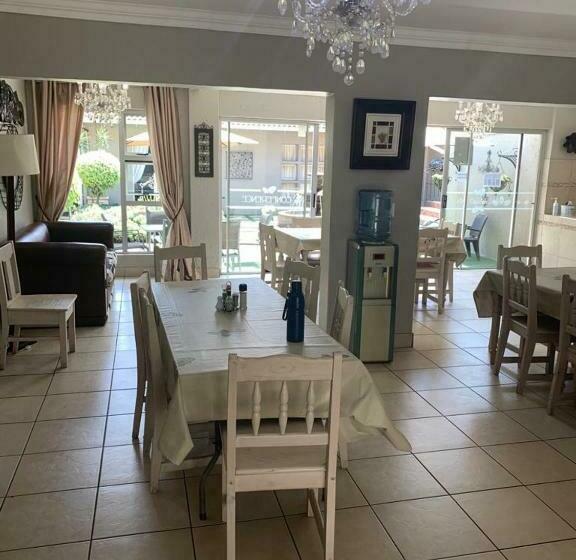 住宿加早餐  Oaklands Inn And Conference Centre