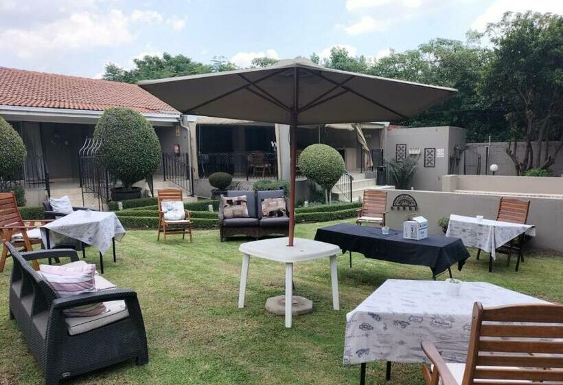 住宿加早餐  Oaklands Inn And Conference Centre