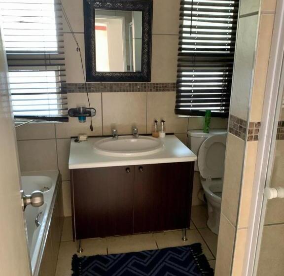 住宿加早餐  Oaklands Inn And Conference Centre