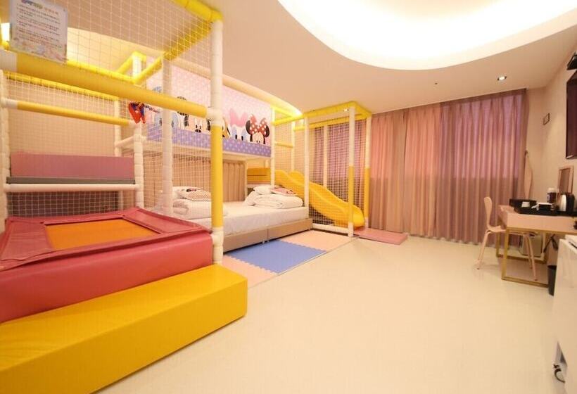 בית מלון כפרי Almond Kids