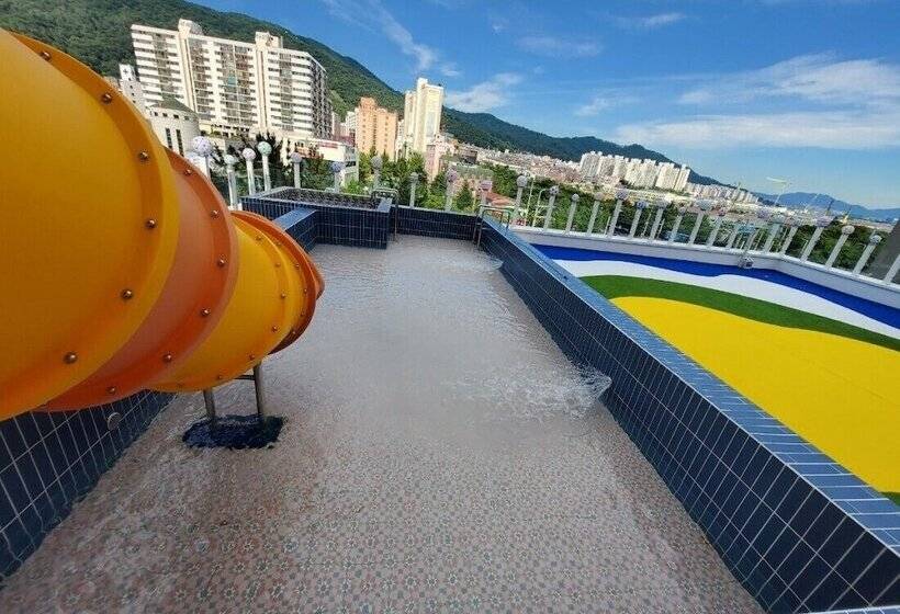 בית מלון כפרי Almond Kids