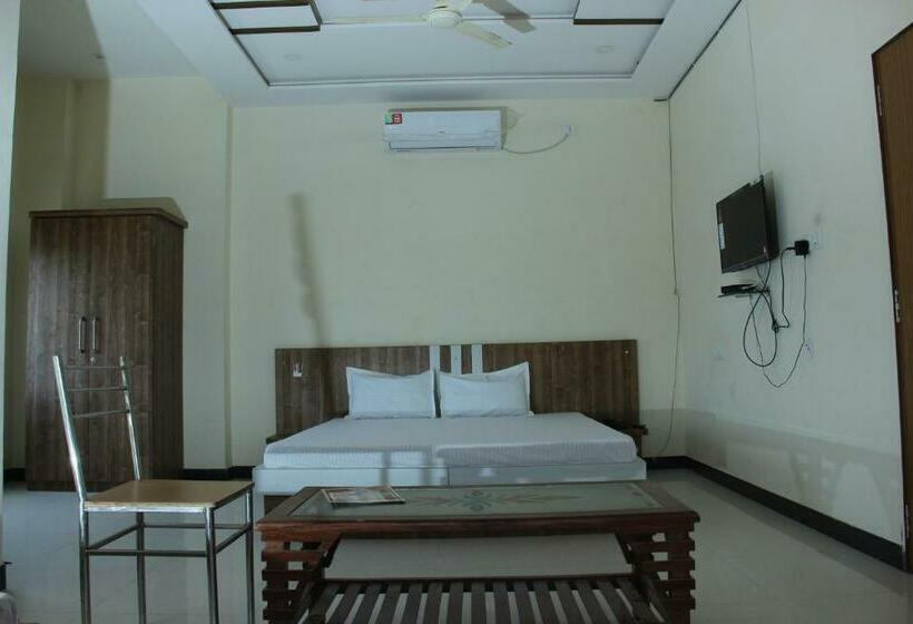 فندق Capital O 82220 Athitya Resort