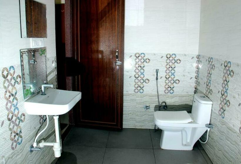 فندق Capital O 82220 Athitya Resort