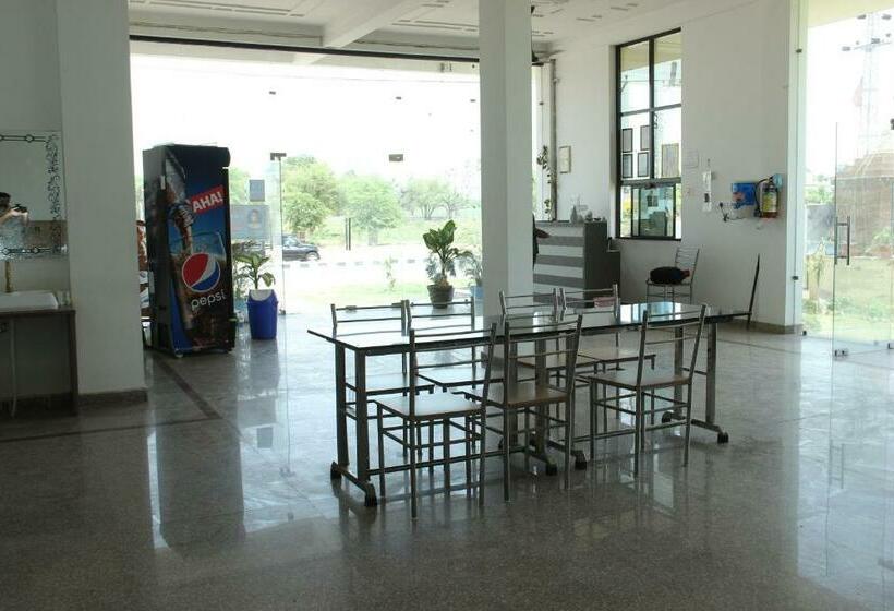 فندق Capital O 82220 Athitya Resort