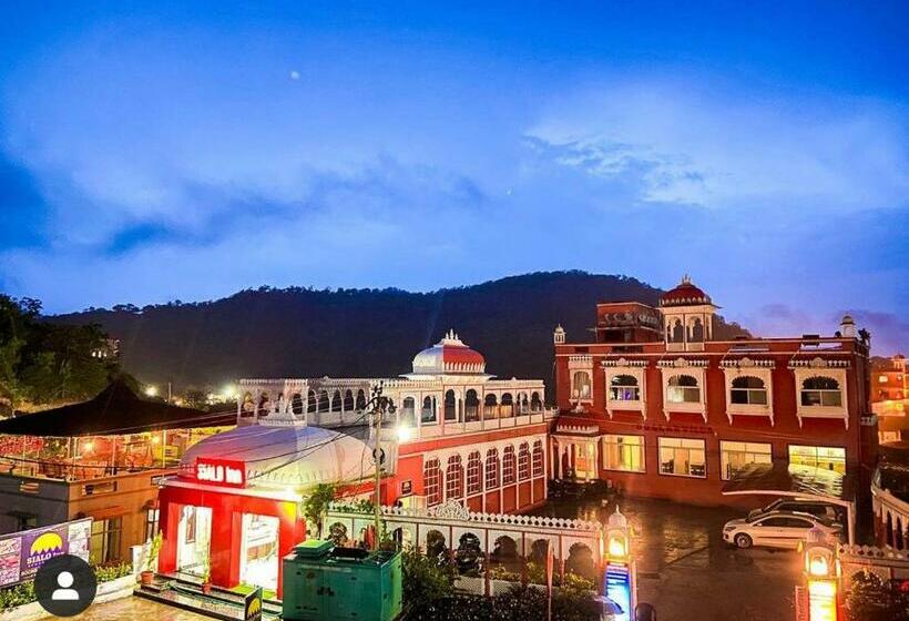 فندق Dollar Villa Resort