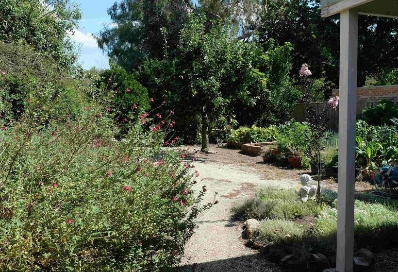 فندق Harvest Home Avenel