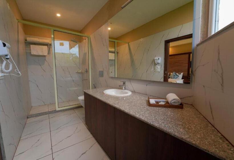 酒店 Neugal Riverfront Resort