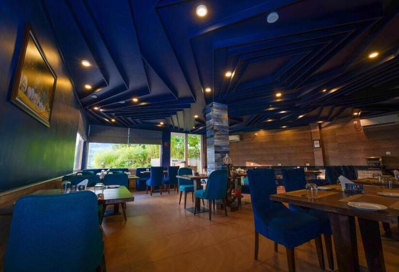 酒店 Neugal Riverfront Resort