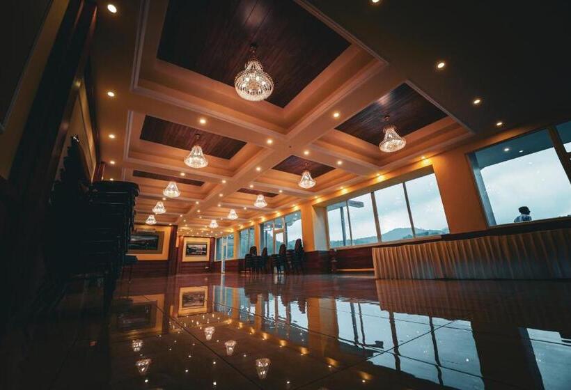 酒店 Neugal Riverfront Resort