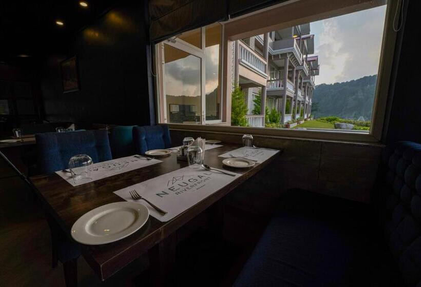 酒店 Neugal Riverfront Resort