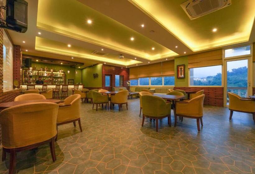 酒店 Neugal Riverfront Resort