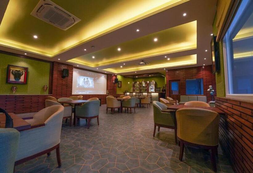 酒店 Neugal Riverfront Resort