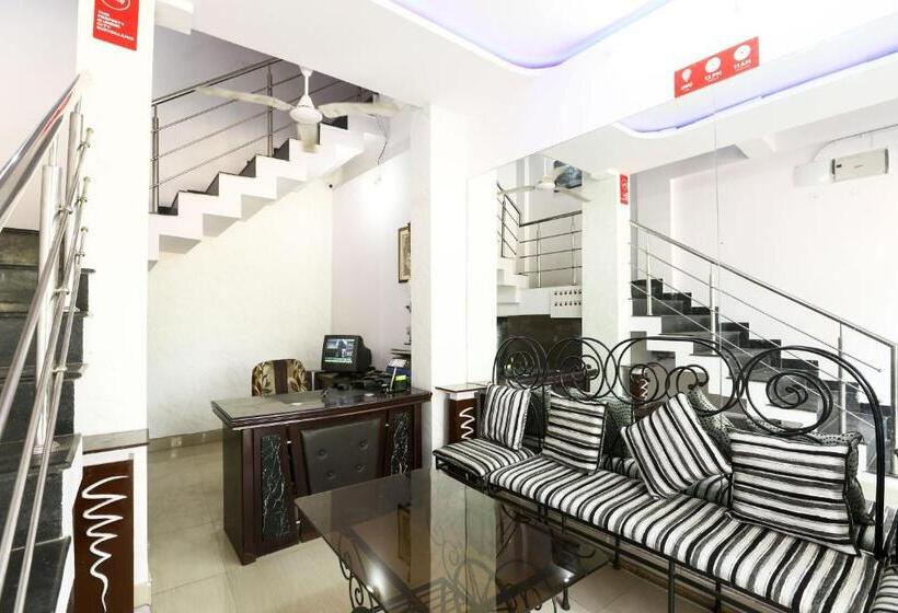 호텔 Oyo 5799  Plaza Inn