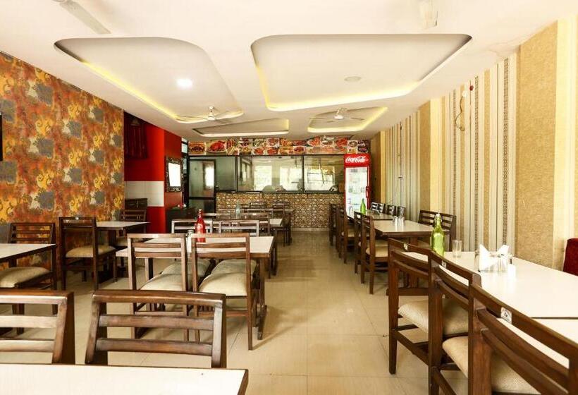 호텔 Oyo 5799  Plaza Inn