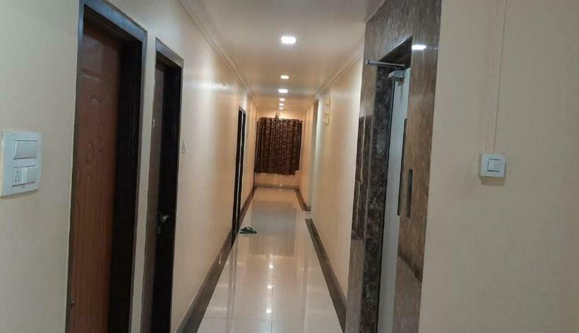 בית מלון כפרי Oyo 82176 Konkan House