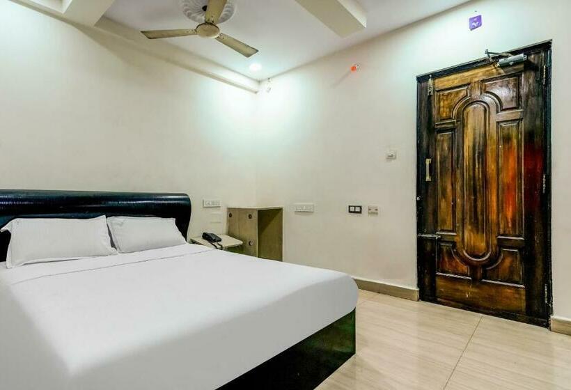 בית מלון כפרי Oyo 82214 Gayatri Guest House