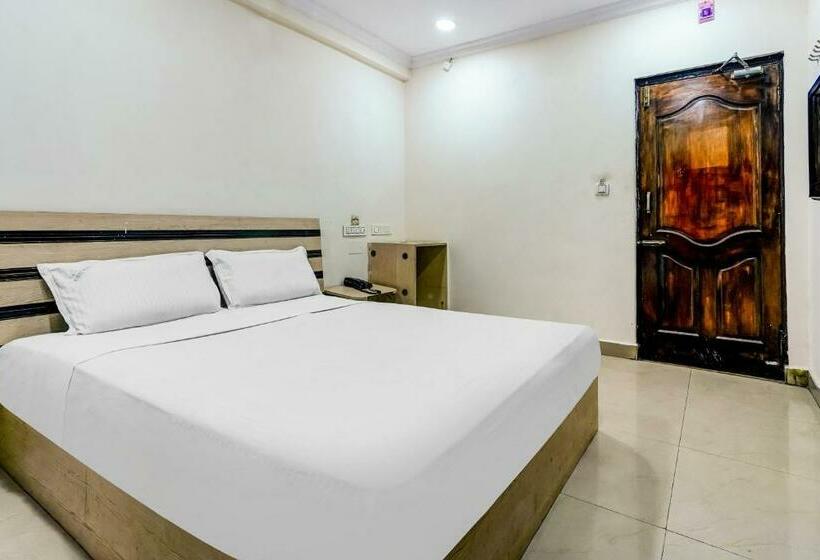 בית מלון כפרי Oyo 82214 Gayatri Guest House