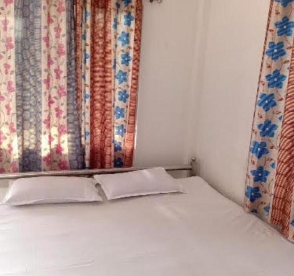 ホテル Oyo 82239 Gorumara Manna Resort