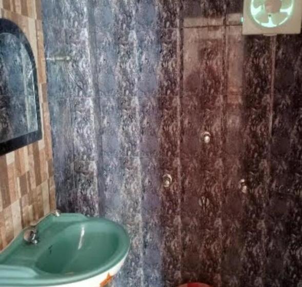 בית מלון כפרי Oyo 82239 Gorumara Manna Resort