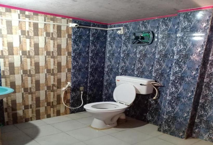 בית מלון כפרי Oyo 82239 Gorumara Manna Resort