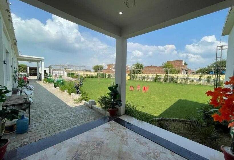 ホテル O Vaikunth Radhika Farm