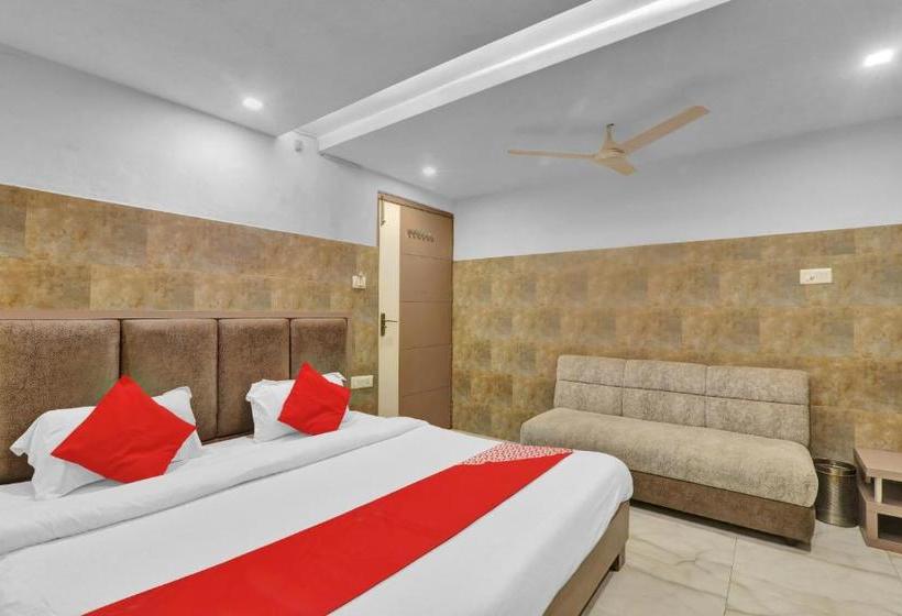 ホテル Oyo 82408 Sada Shiv Guest House
