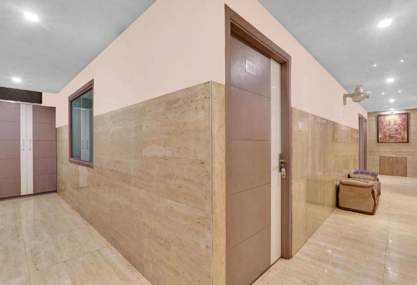 ホテル Oyo 82408 Sada Shiv Guest House