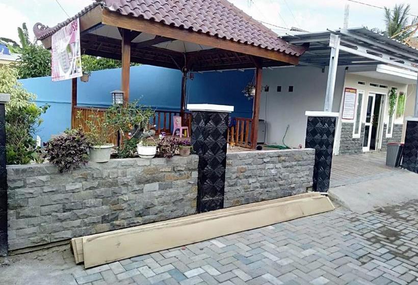 فندق Oyo 90602 Guest House Marisa Syariah