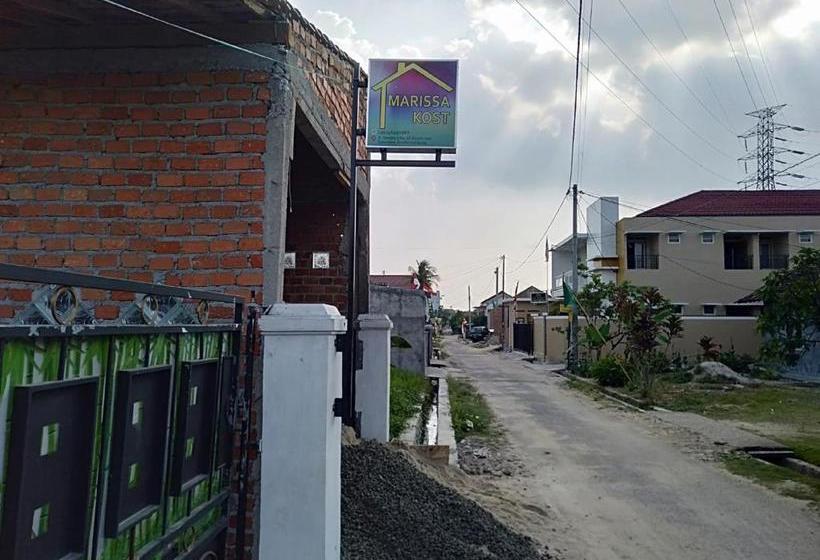 فندق Oyo 90602 Guest House Marisa Syariah