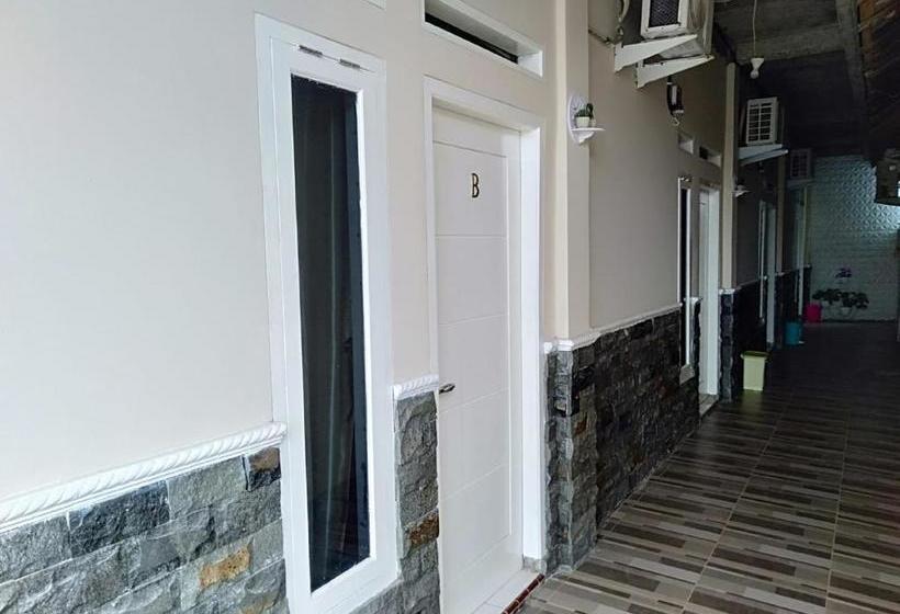 فندق Oyo 90602 Guest House Marisa Syariah