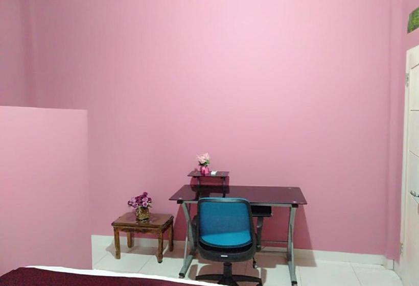 فندق Oyo 90602 Guest House Marisa Syariah