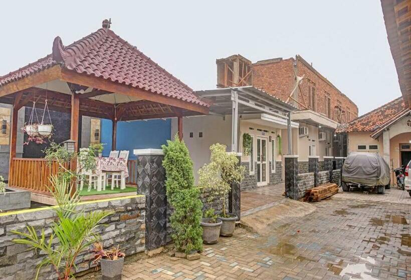 فندق Oyo 90602 Guest House Marisa Syariah