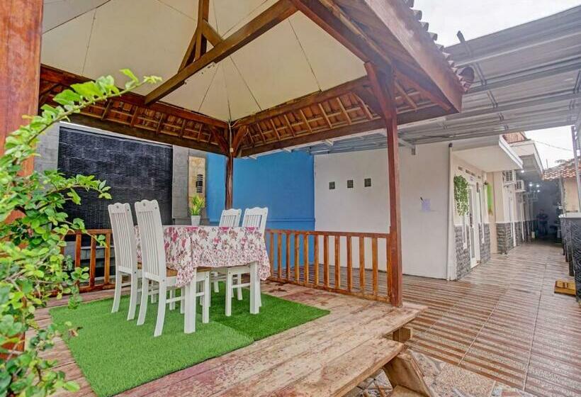فندق Oyo 90602 Guest House Marisa Syariah